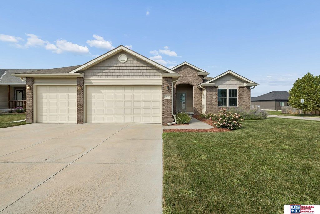 7420 Yankee Woods Drive, Lincoln