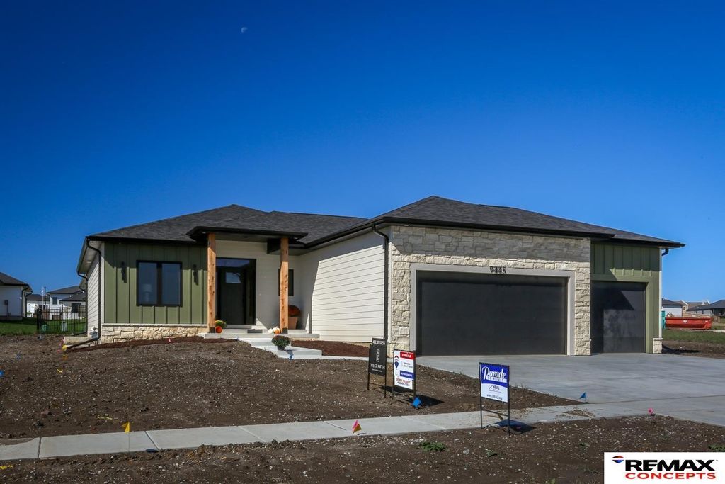 9445 S 81 Street, Lincoln