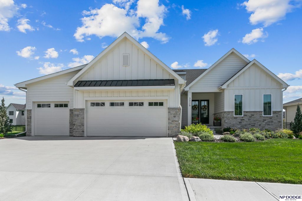 3329 S 212 Avenue, Omaha