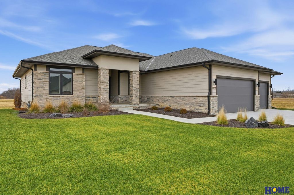 9833 S 42nd Street, Lincoln