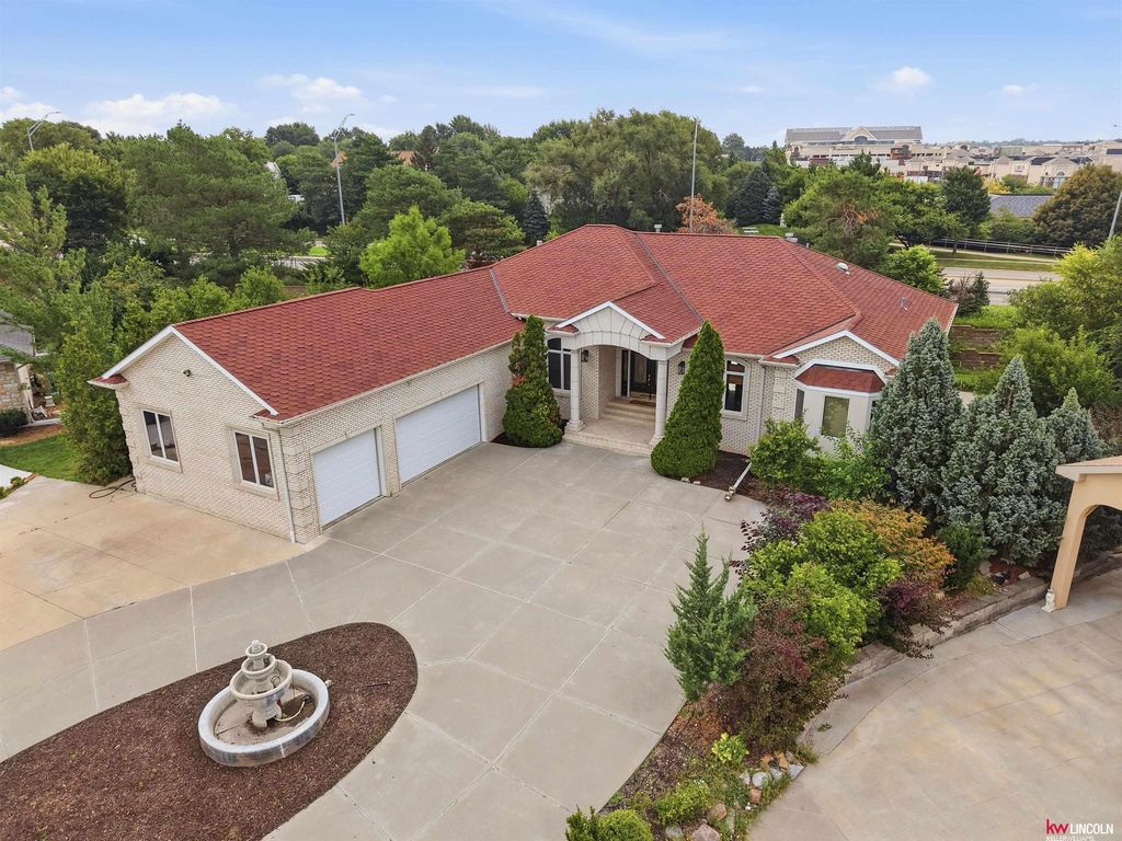 2555 Southview Circle, Lincoln