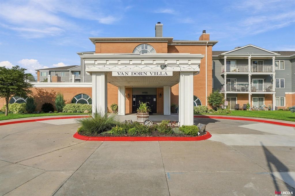 3001 51 Street Court, Unit 423, Lincoln