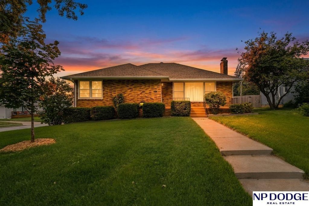 2142 S 38 Avenue, Omaha