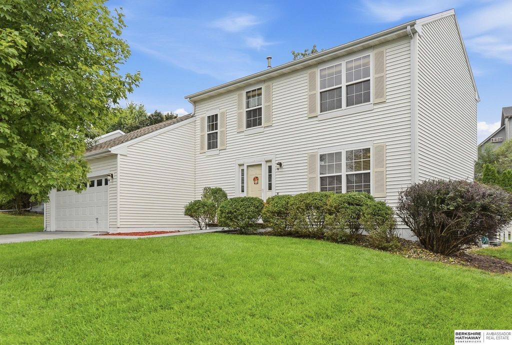 9823 Brentwood Drive, La Vista