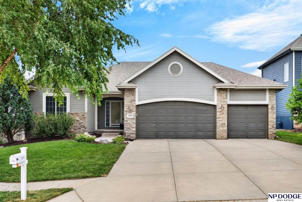 18892 Leavenworth Street, Elkhorn