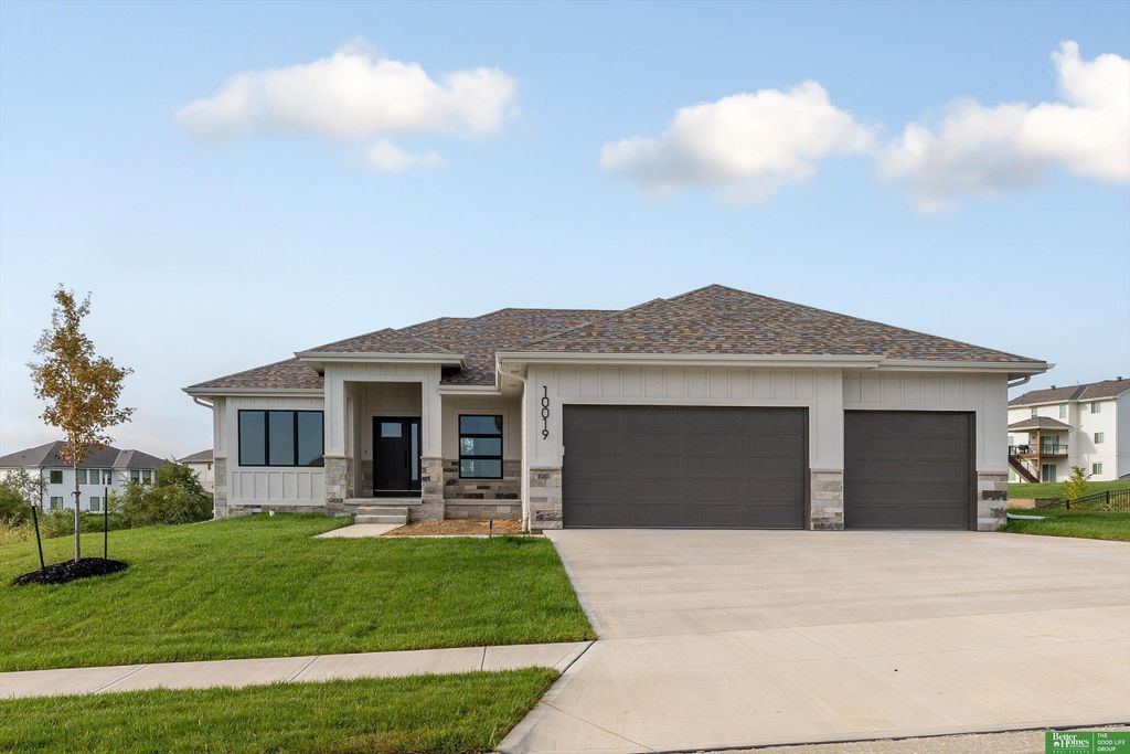 10019 Prospect Street, Papillion