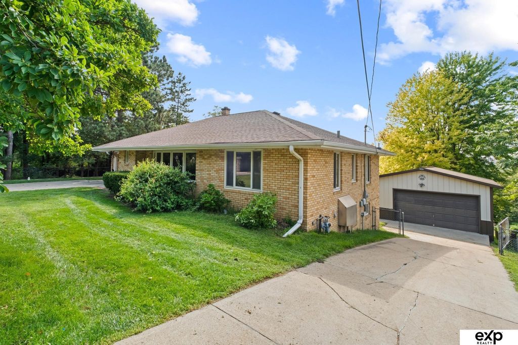 906 Bellevue Boulevard S, Bellevue