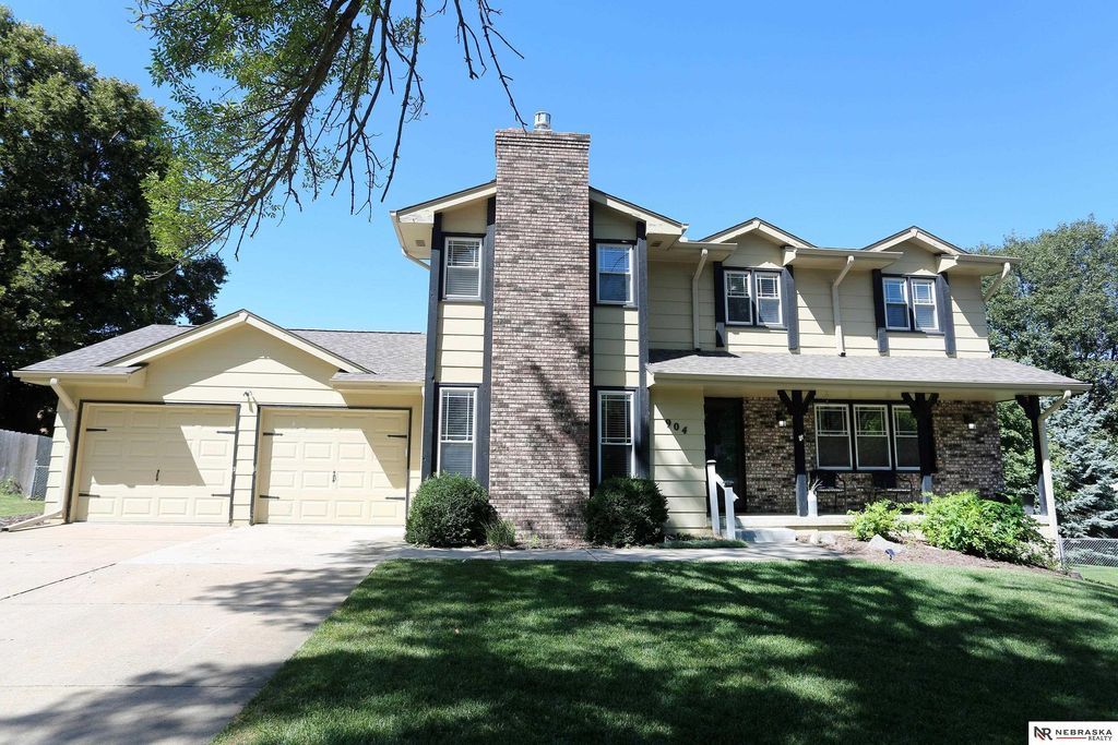 904 Cody Circle, Papillion