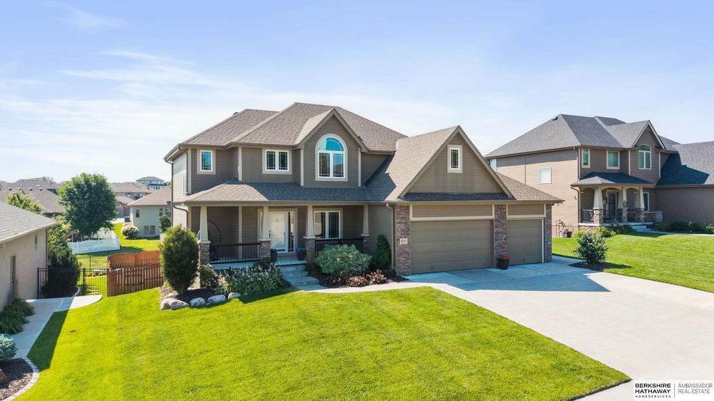 6829 Park Crest Drive, Papillion