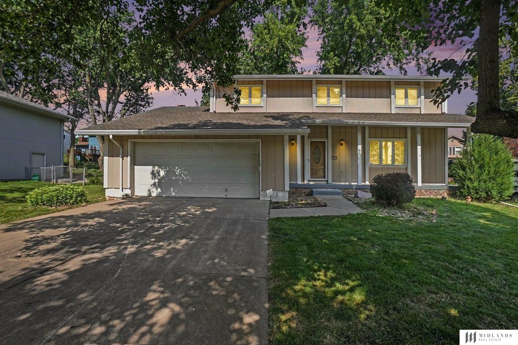 1324 Holling Drive, Omaha