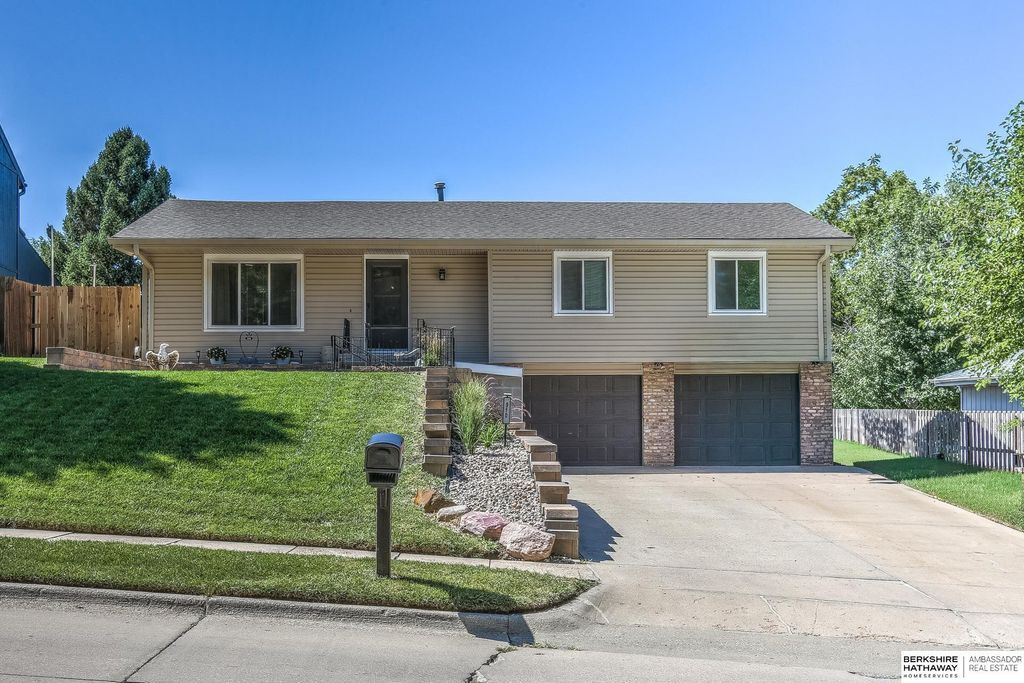 910 S 153 Street, Omaha