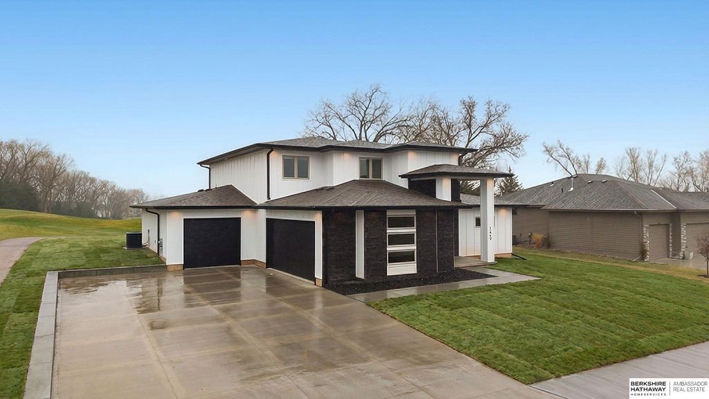 1649 E Ridge Way, Ashland