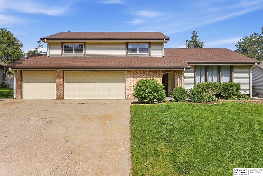 867 S 156th Avenue, Omaha