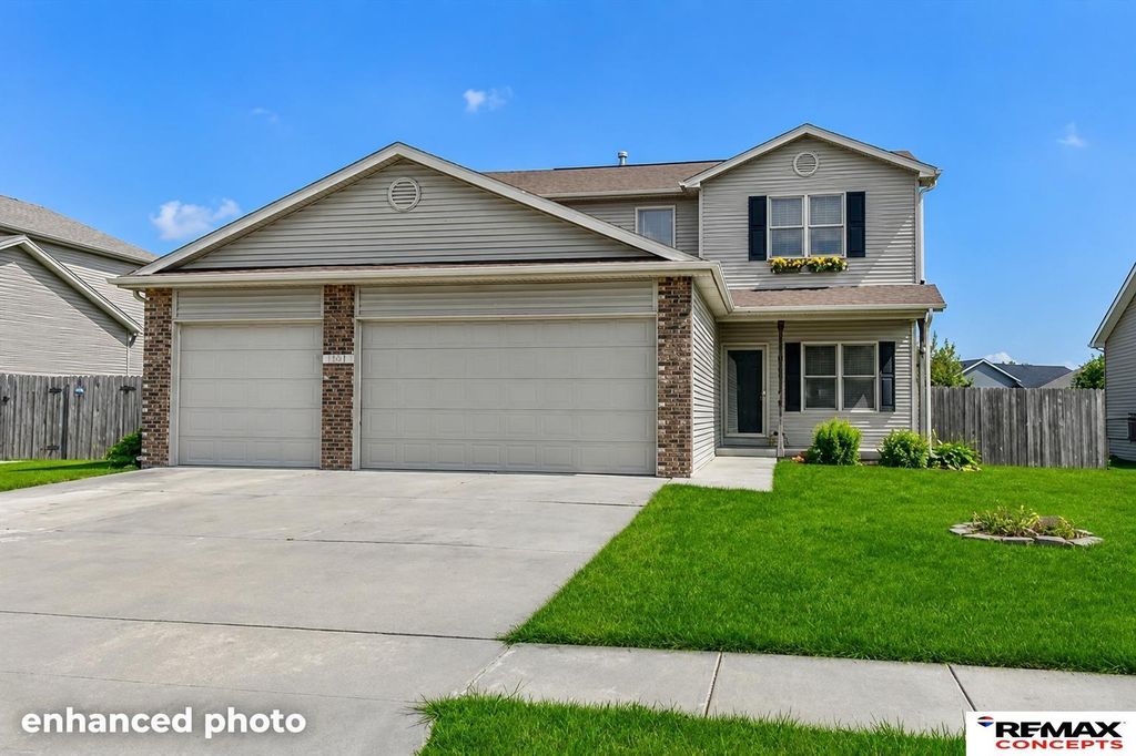 13460 Montrose Court, Waverly