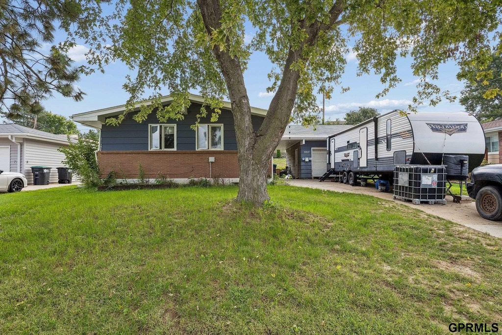 5213 N 85th Street, Omaha