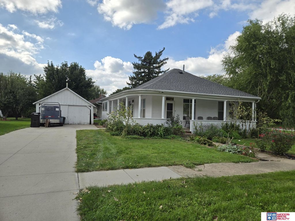 109 S 2nd Street, Tecumseh