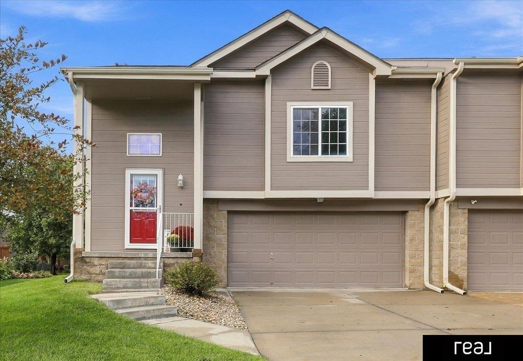 1004 Edward Street, Papillion