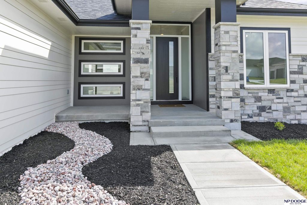 8117 S 184 Avenue, Omaha