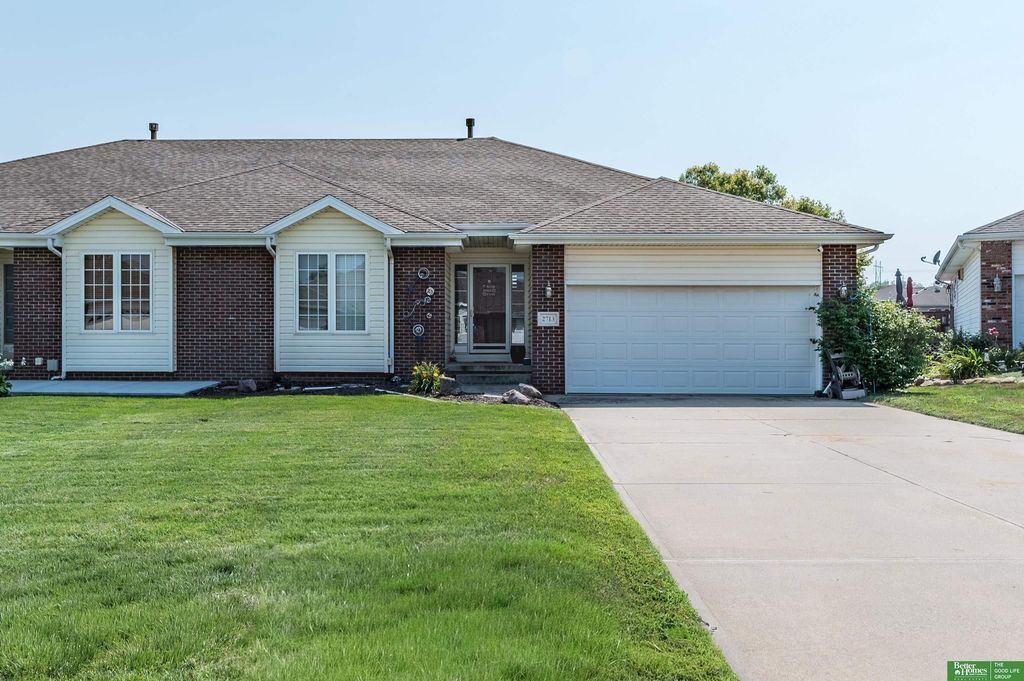 2713 Lakeview Circle, Plattsmouth