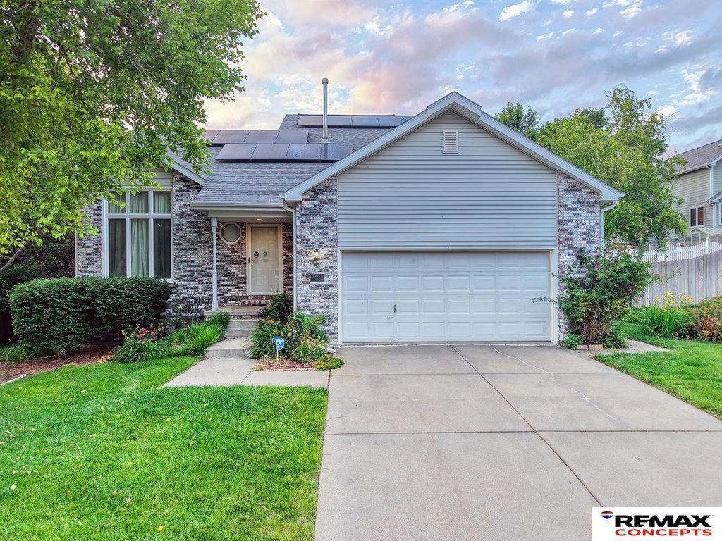 7432 Grand Oaks Drive, Lincoln