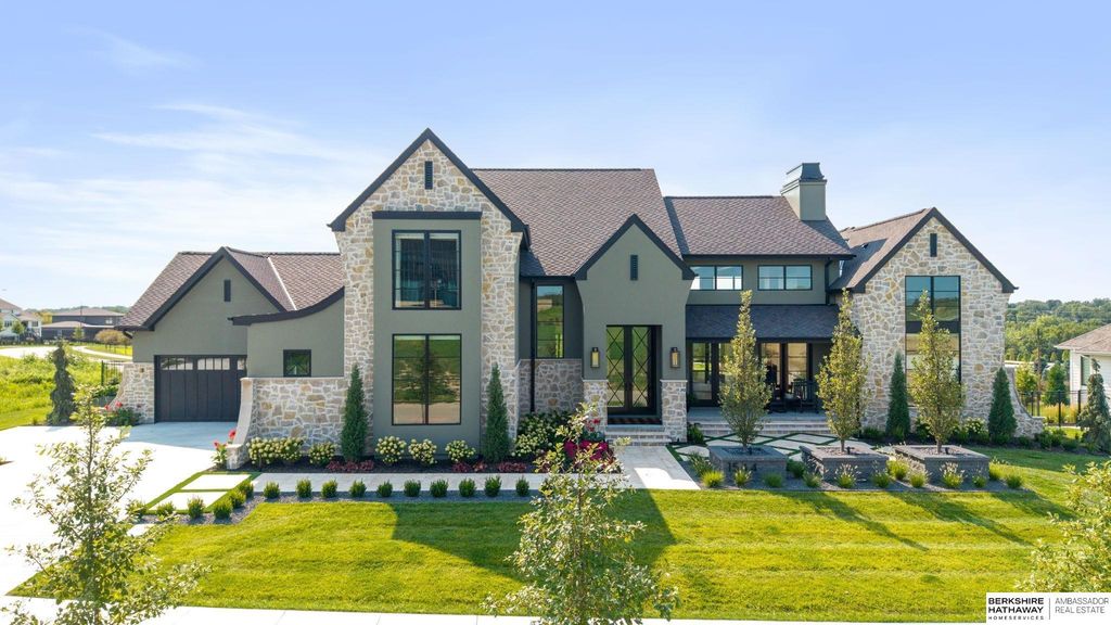 1544 S 150th Avenue, Omaha