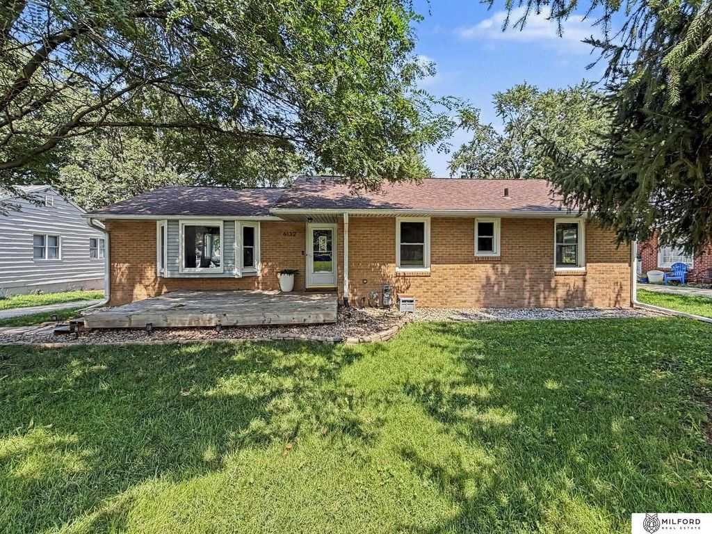6132 Huntington Avenue, Lincoln