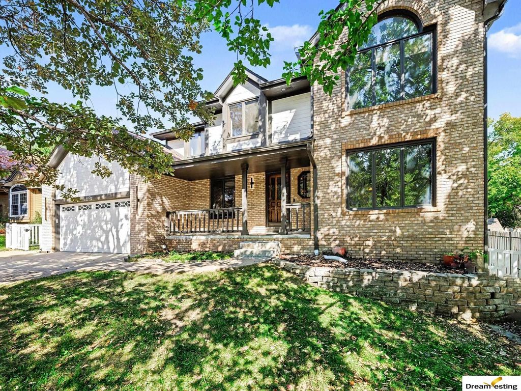 1016 Tekamah Lane, Papillion