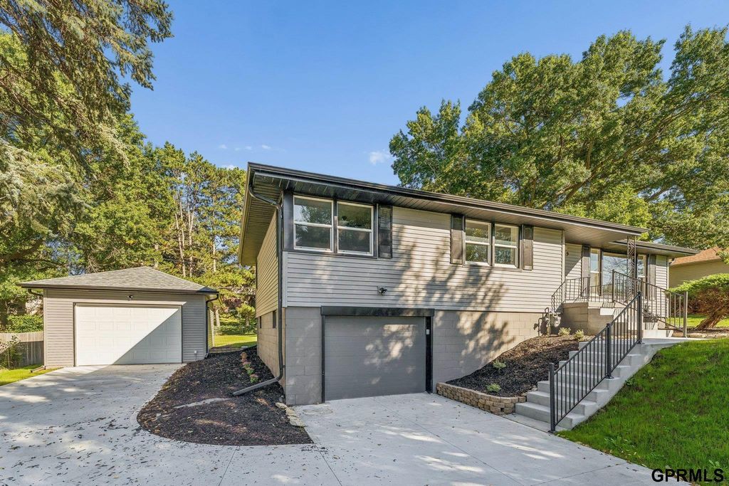 919 N 69 Street, Omaha