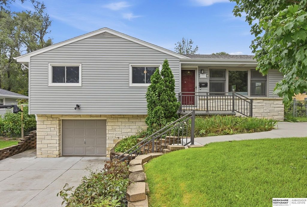 3061 S 46th Avenue, Omaha
