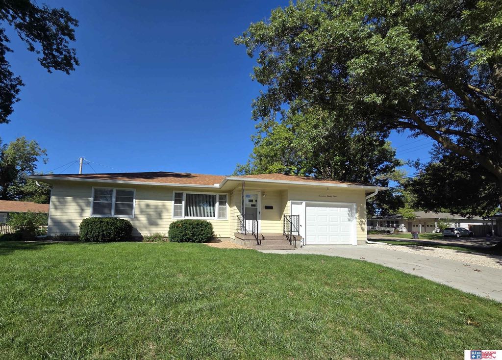 1724 William Drive, Beatrice