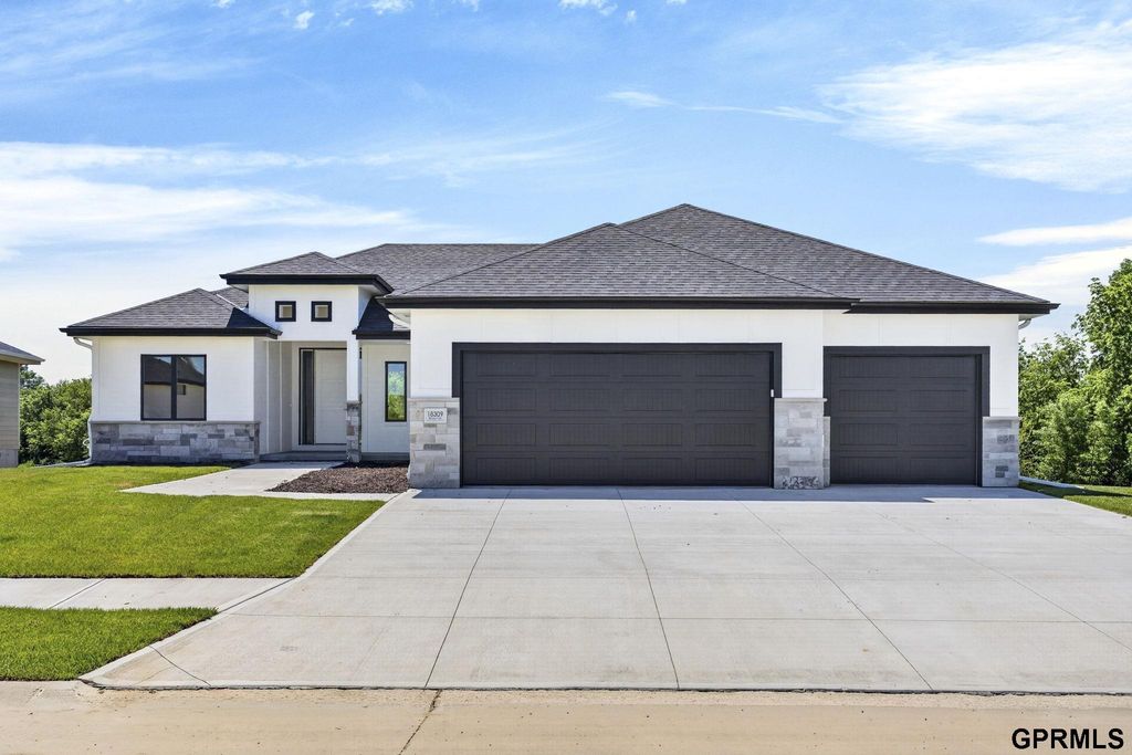 18309 Acorn Drive, Gretna