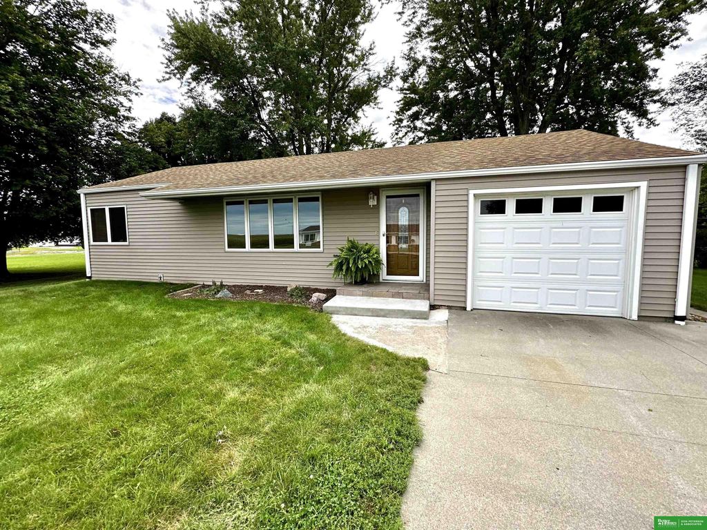 912 4th Street, Beemer