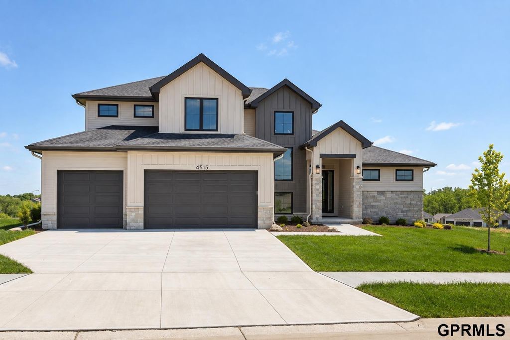 4515 S 203 Avenue, Elkhorn