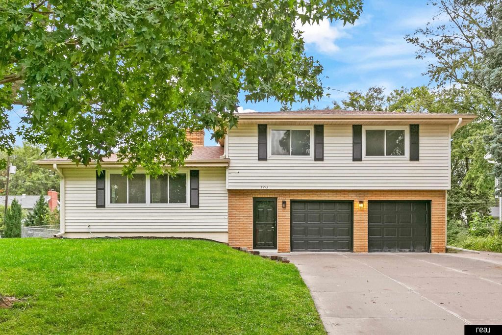 3612 S 106 Street, Omaha