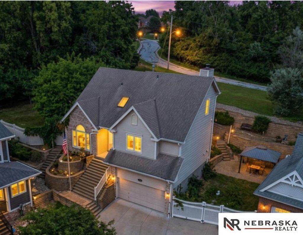 807 Forestview Circle, Bellevue