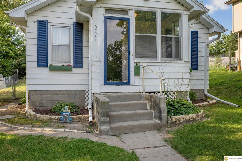 6771 Bedford Avenue, Omaha