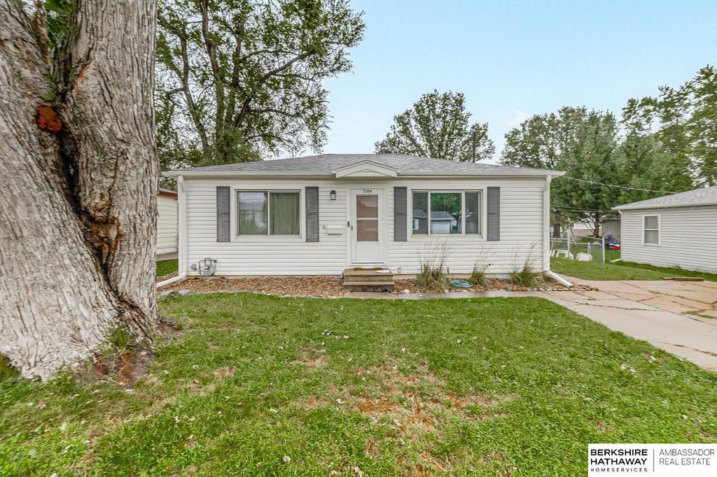 7309 Joseph Avenue, La Vista