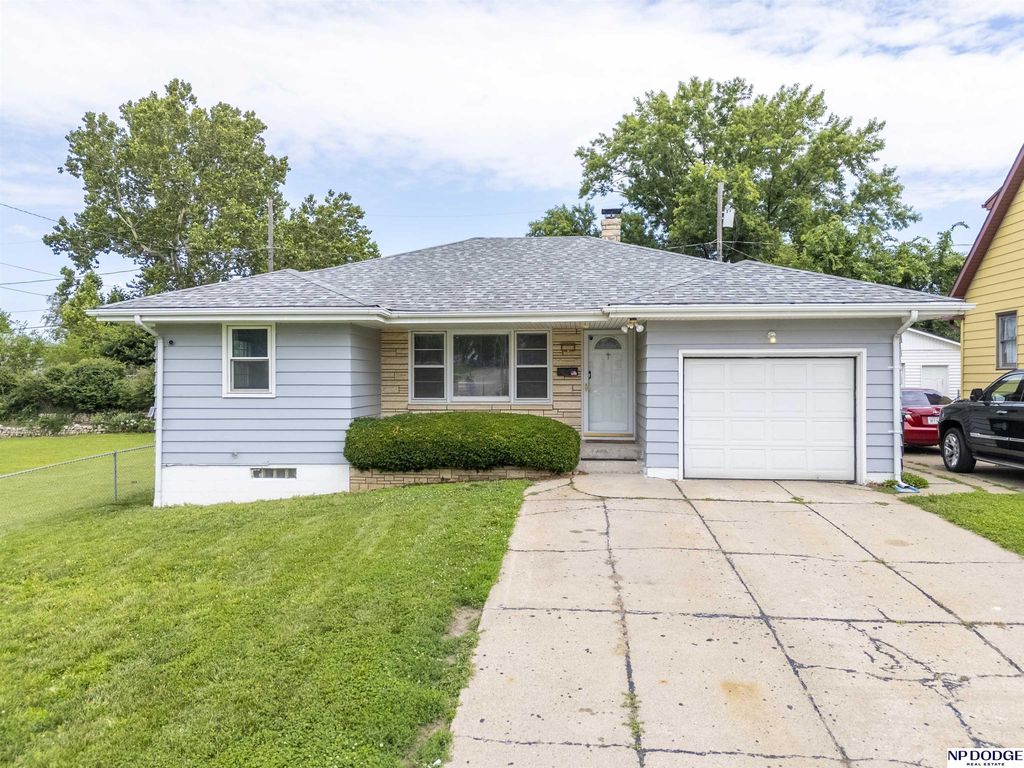 5226 Q Street, Omaha