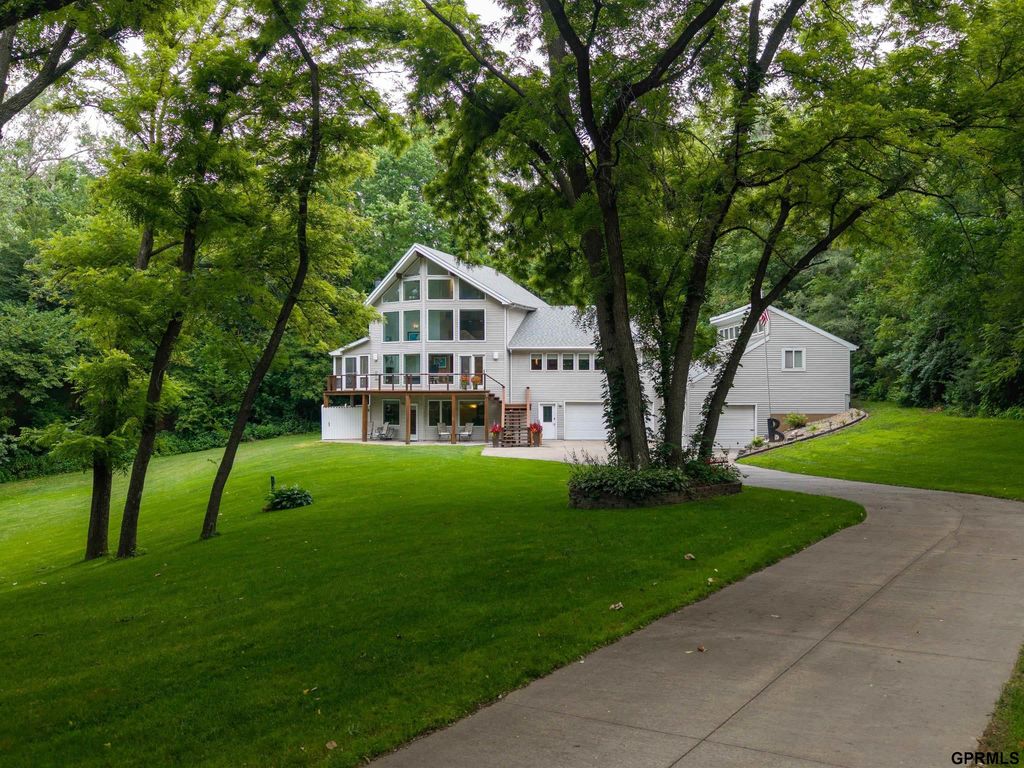 16514 Dixon Drive, Honey Creek