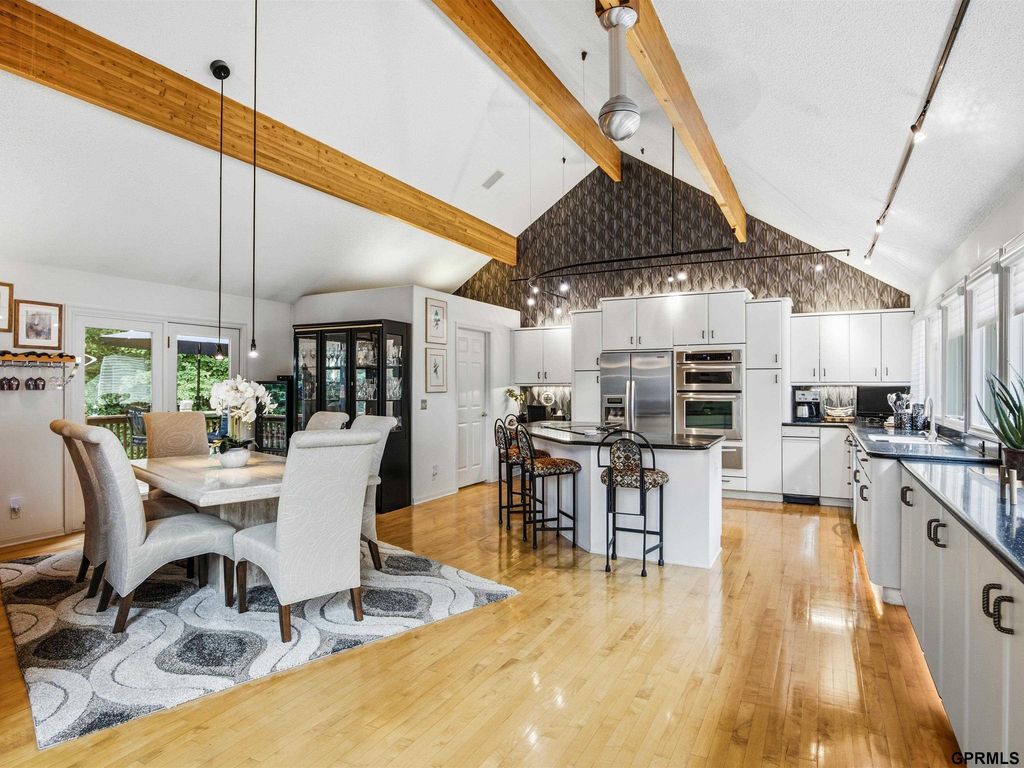 16514 Dixon Drive, Honey Creek