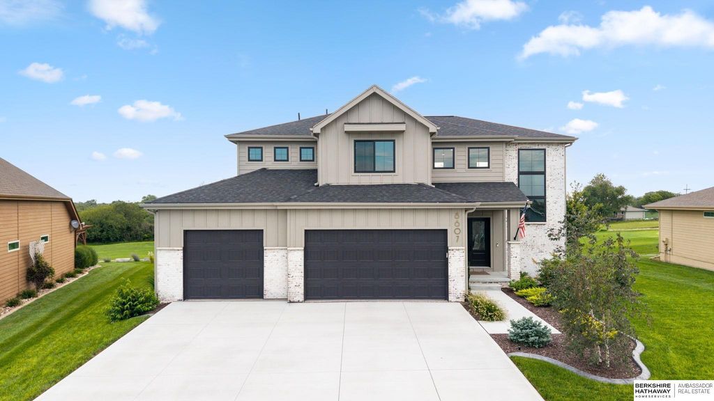 8607 Eagle Point, Plattsmouth