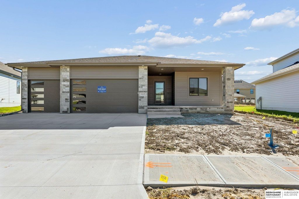 6219 N 209 Street, Elkhorn