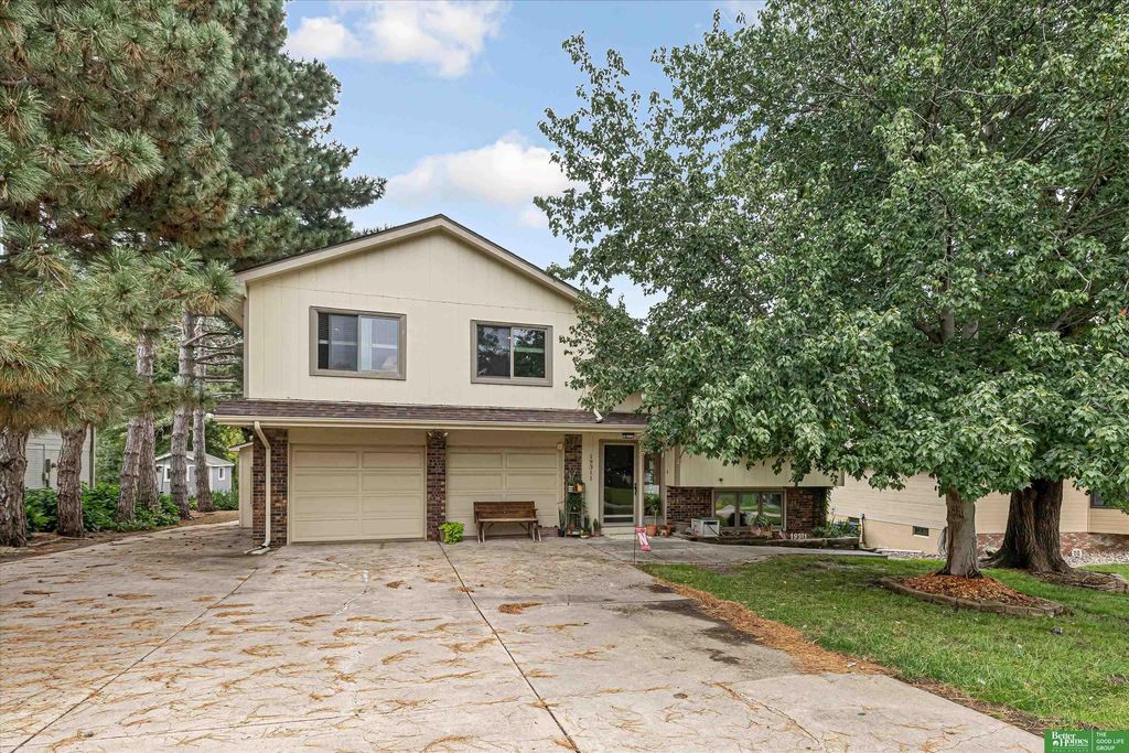 19311 Spyglass Court, Plattsmouth