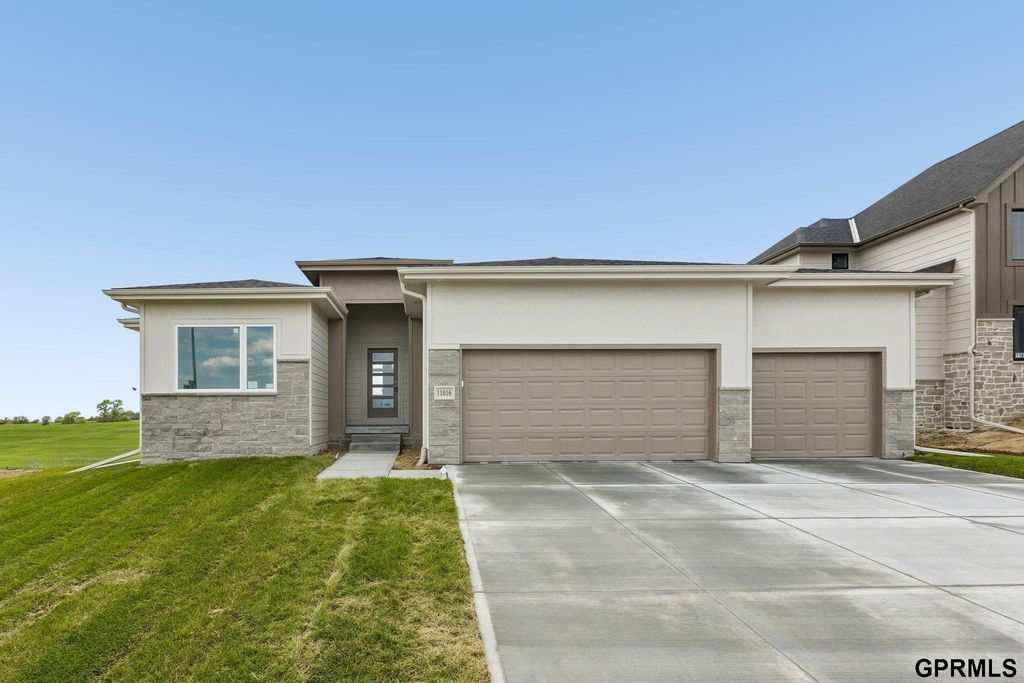 11016 S 222 Street, Gretna