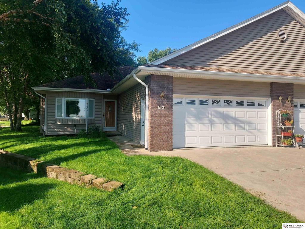 705 N White Feathers Court, Arlington