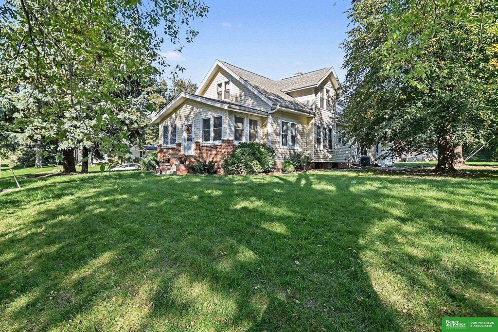 646 N Colfax Street, West Point