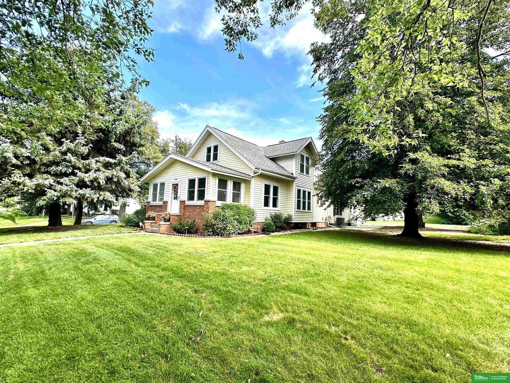 646 N Colfax Street, West Point
