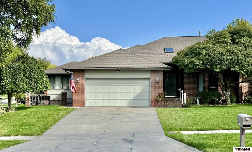 7100 Beaver Creek Lane, Lincoln
