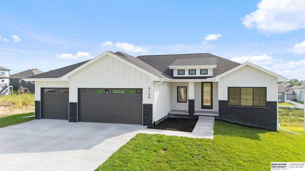 4509 N 213th Street, Elkhorn