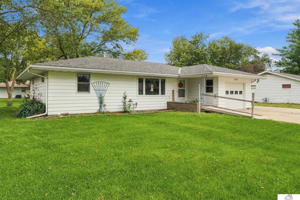 203 N Fern Circle Drive, Dewitt